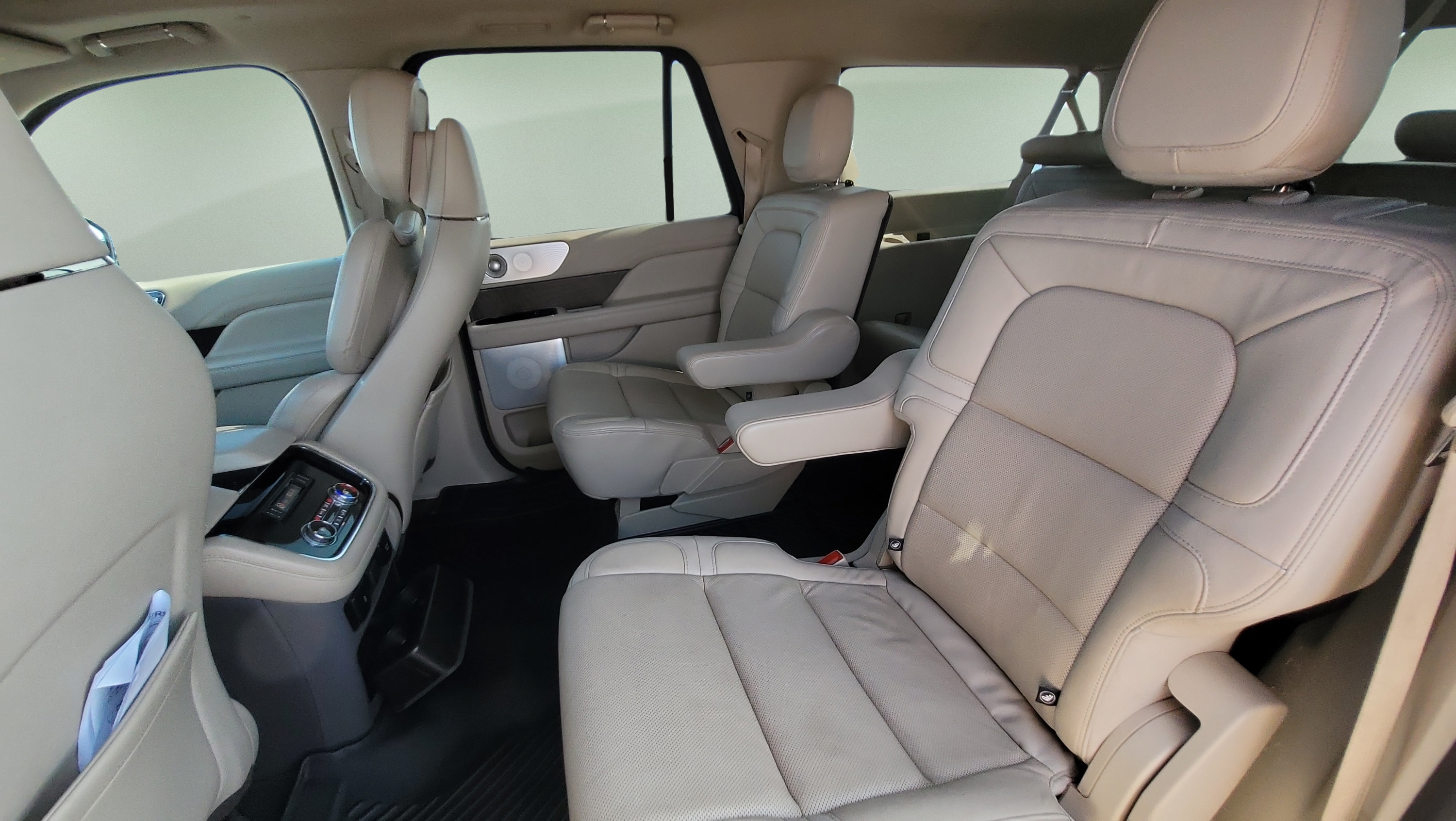 Used 2021 Lincoln Navigator L Reserve w/ Luxury Package AWD/4WD image 18
