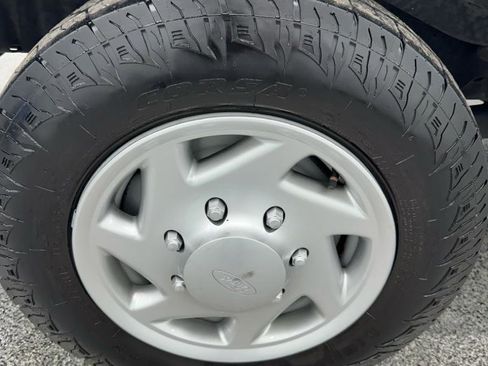 Used 2011 Ford E-150 and Econoline 150 RWD image 20
