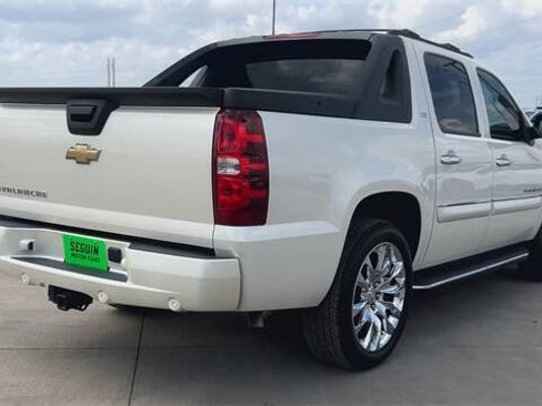 Used 2008 Chevrolet Avalanche LTZ w/ LTZ Preferred Equipment Group image 8