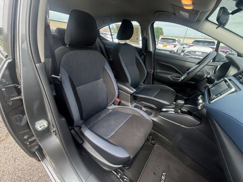 Used 2025 Nissan Versa SV FWD image 35