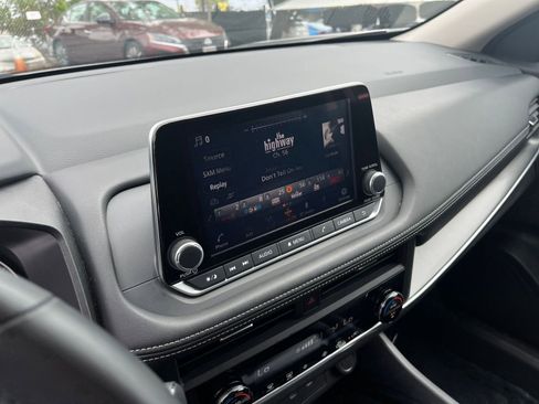 Used 2025 Nissan Rogue SV FWD image 17