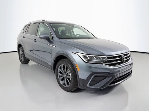 Used 2023 Volkswagen Tiguan SE FWD image 1