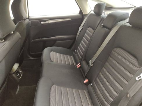 Used 2016 Ford Fusion SE FWD image 18