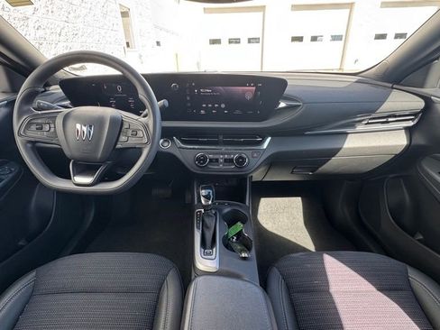 Used 2025 Buick Envista Preferred image 13