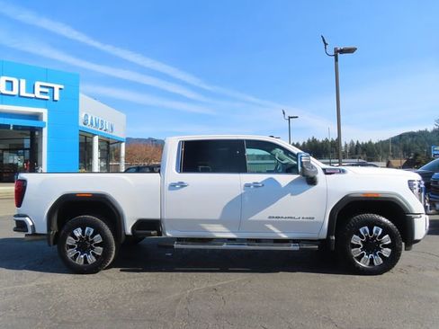 Certified 2025 GMC Sierra 3500 Denali w/ Denali Reserve Package image 10