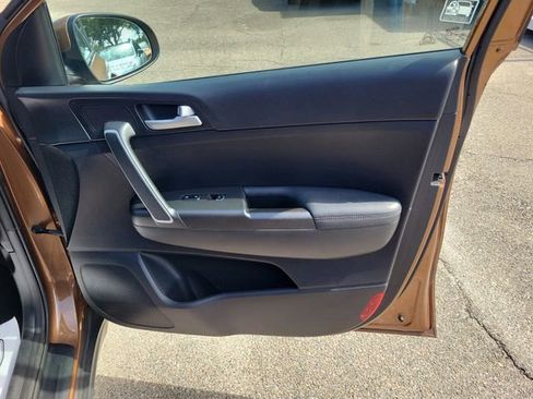 Used 2018 Kia Sportage LX FWD image 34