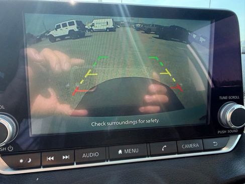 Used 2025 Nissan Sentra SV image 18