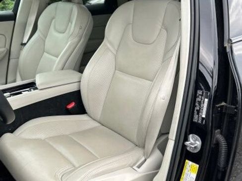 Used 2023 Volvo XC60 B6 Ultimate w/ Protection Package Premier AWD/4WD image 3
