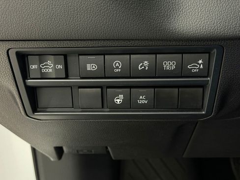Used 2024 Toyota Tundra Limited AWD/4WD image 32