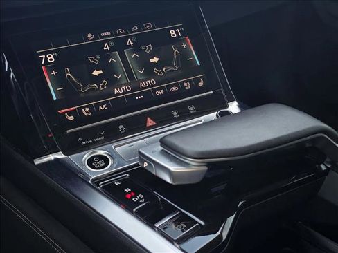 Certified 2022 Audi e-tron Premium Plus w/ Premium Plus Package image 22