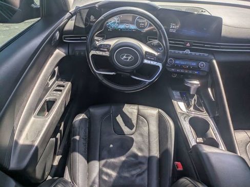 Used 2022 Hyundai Elantra Limited FWD image 14
