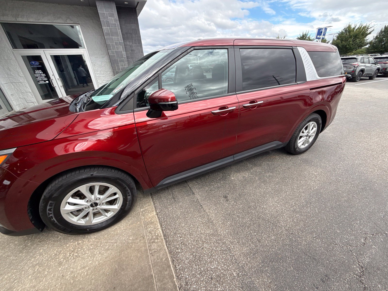 Used 2024 Kia Carnival LX FWD image 5
