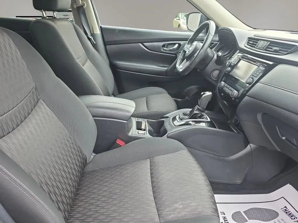 Used 2017 Nissan Rogue SV w/ SV Premium Package AWD/4WD image 12