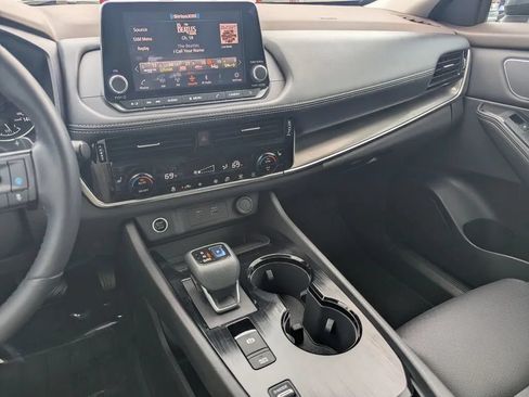 Used 2021 Nissan Rogue SV w/ Premium Package FWD image 24