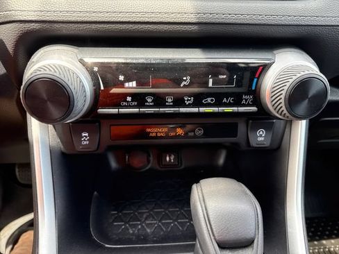 Used 2019 Toyota RAV4 LE AWD/4WD image 30