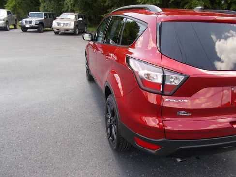 Used 2017 Ford Escape SE w/ Equipment Group 201A AWD/4WD image 4