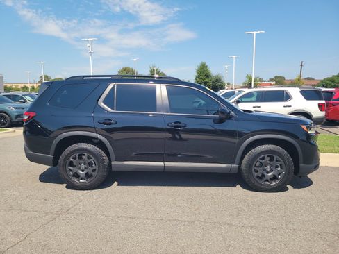 Certified 2025 Honda Pilot TrailSport image 2