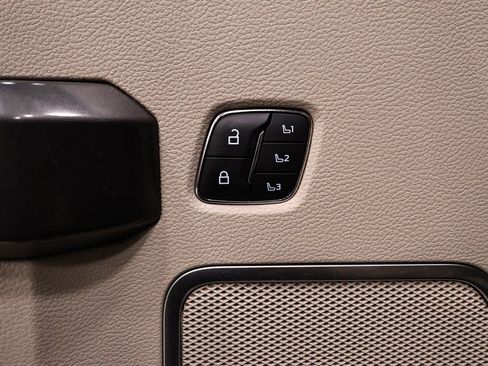 Used 2020 Ford F350 Limited image 12