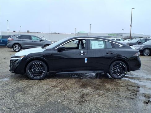 New 2026 Nissan Sentra SR w/ Floor Mat Package FWD image 6