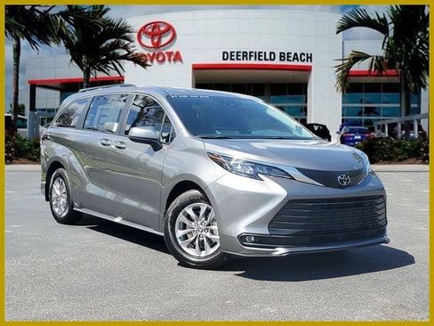 New 2026 Toyota Sienna XLE image 1