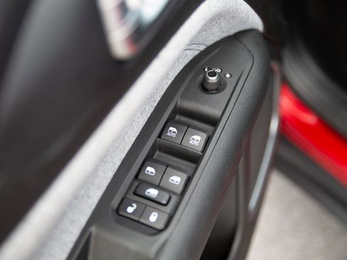 Used 2025 Jeep Compass Latitude image 19