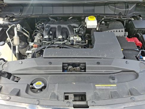 Used 2025 Nissan Pathfinder SV AWD/4WD image 27