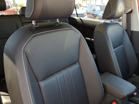 Certified 2024 Volkswagen Tiguan SE image 13