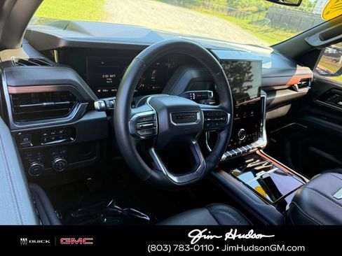 Used 2025 GMC Yukon Denali AWD/4WD image 3