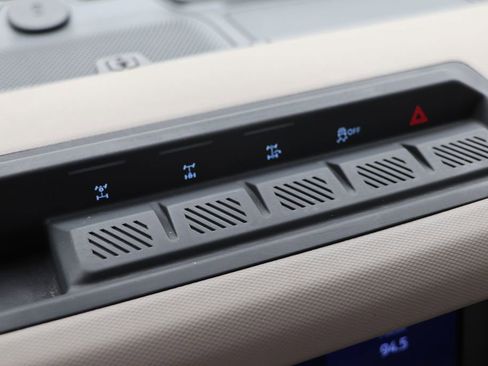 Used 2023 Ford Bronco Wildtrak image 28