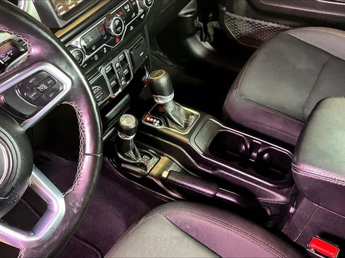 Used 2022 Jeep Gladiator Overland AWD/4WD image 19