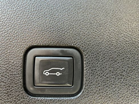 Used 2023 Cadillac XT6 Sport AWD/4WD image 12