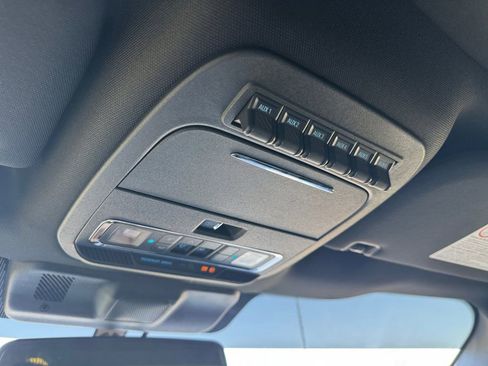 Certified 2025 Ford F350 Platinum w/ Tremor Off-Road Package image 40