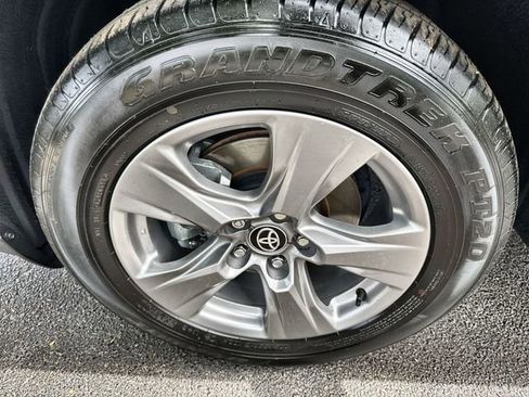 Used 2024 Toyota RAV4 XLE FWD image 19