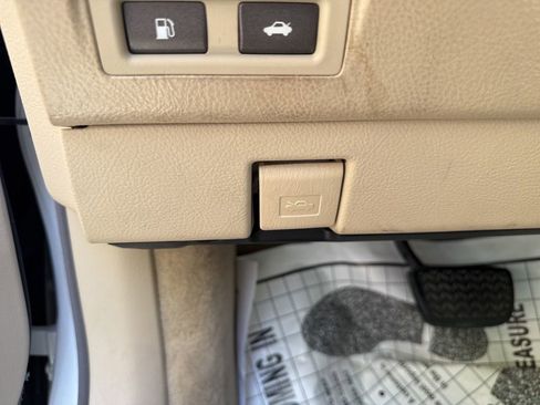Used 2011 Lexus LS 460 w/ Luxury Value Edition RWD image 37