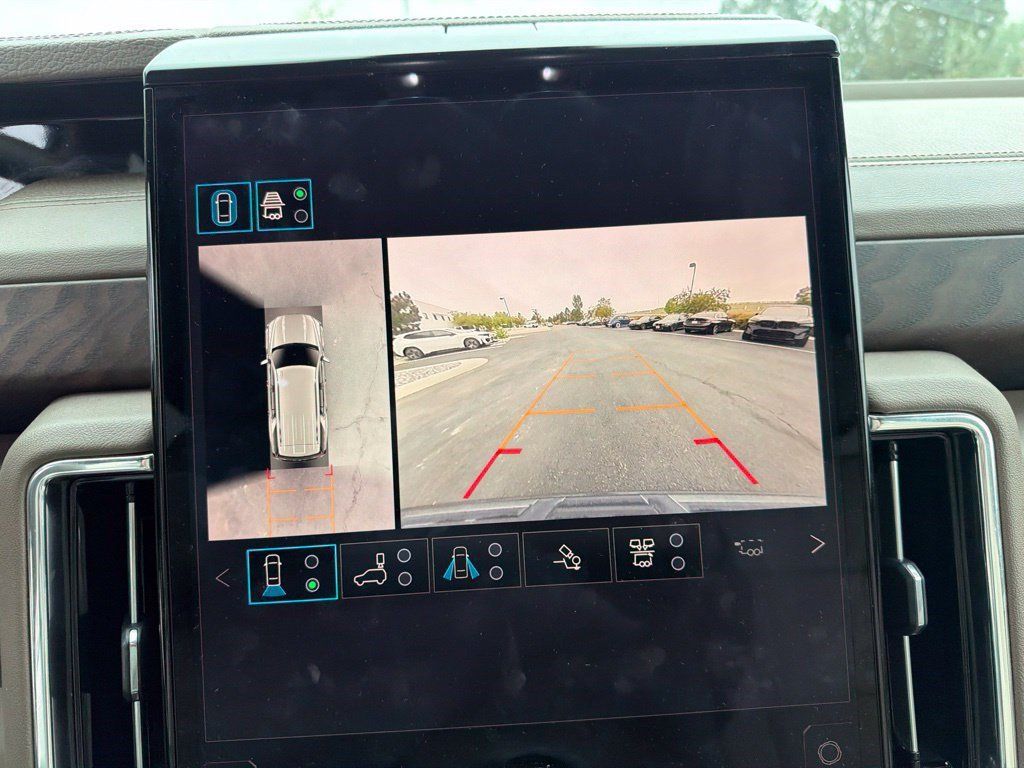 Used 2025 GMC Yukon Denali w/ Denali Reserve Package AWD/4WD image 15