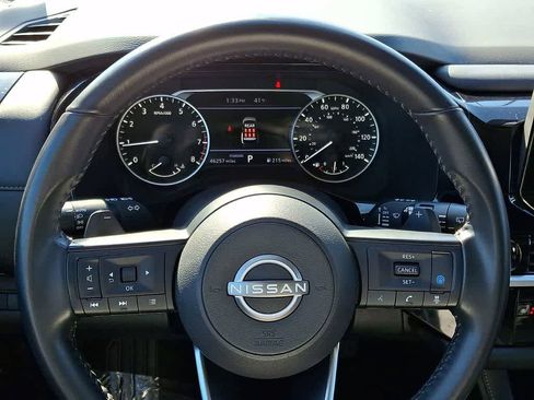 Used 2024 Nissan Pathfinder SV image 19