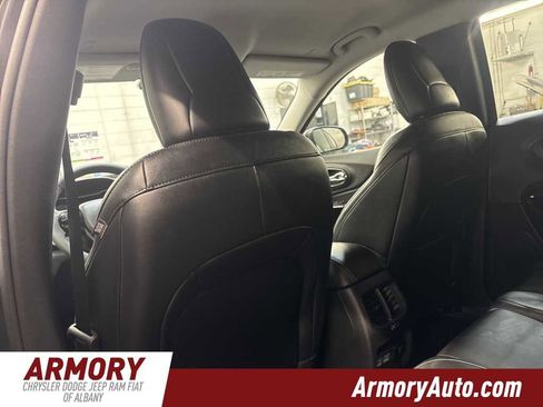 Used 2023 Jeep Cherokee Altitude Lux image 25