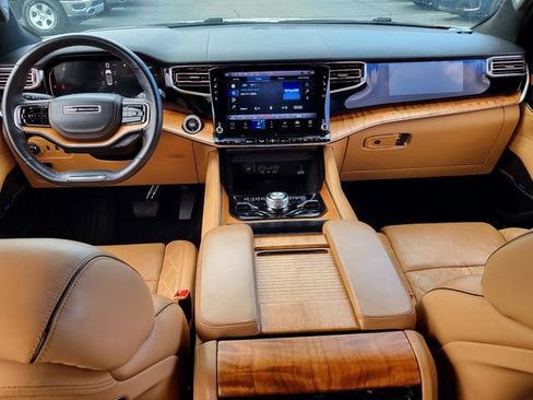 Certified 2022 Jeep Grand Wagoneer Series III AWD/4WD image 10