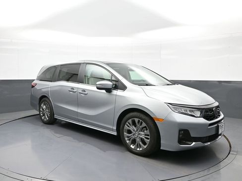 Certified 2025 Honda Odyssey Touring image 4