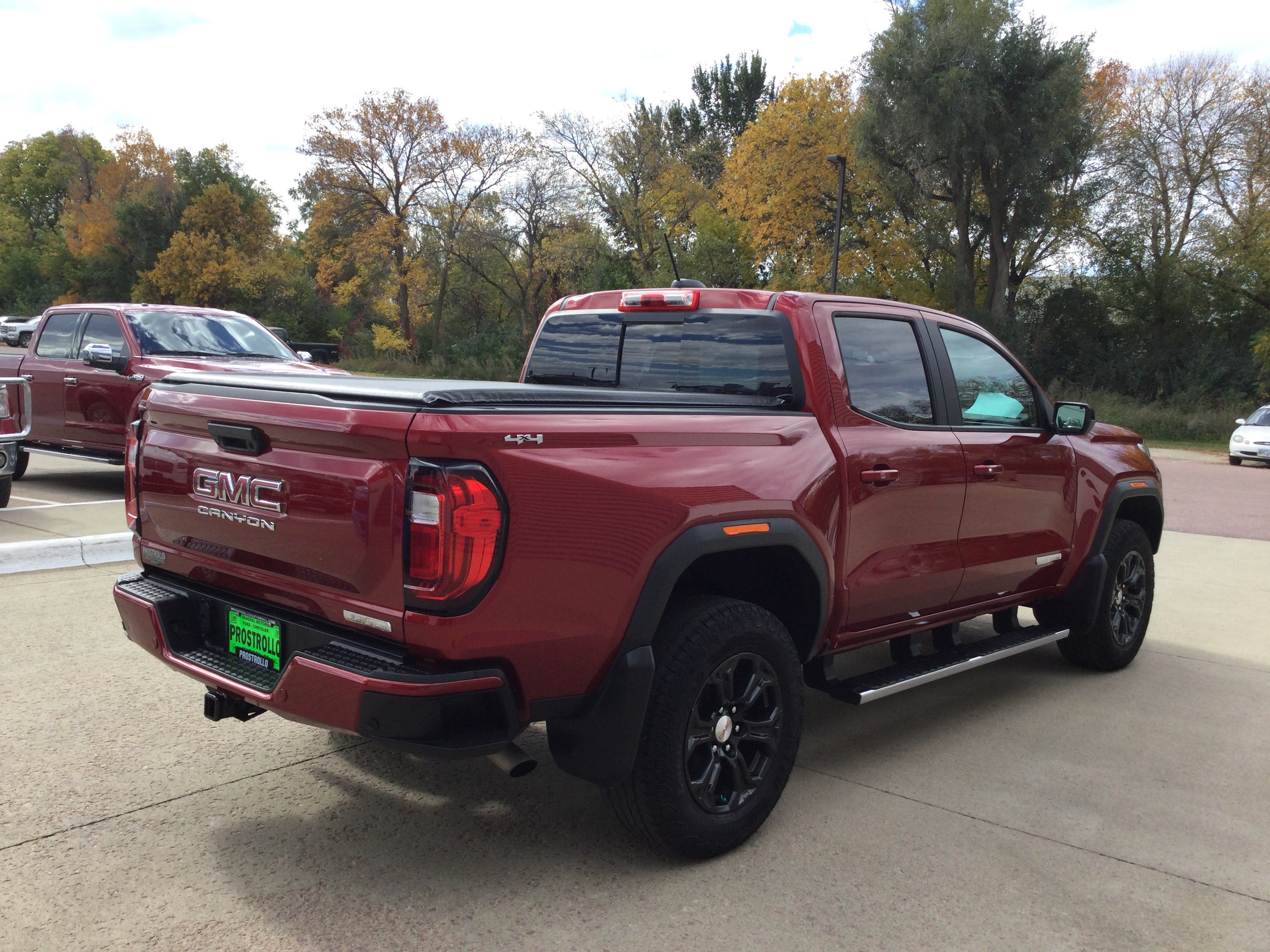 Used 2023 GMC Canyon Elevation w/ Elevation Premium Package AWD/4WD image 5