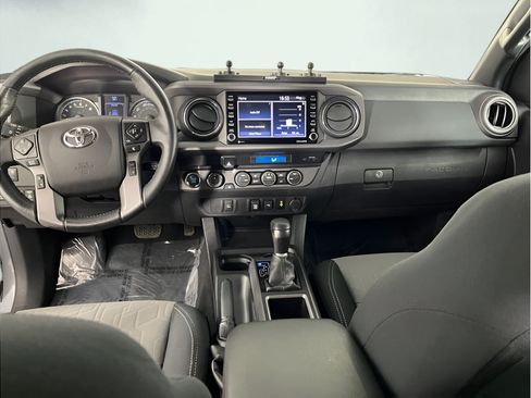 Used 2021 Toyota Tacoma TRD Off-Road AWD/4WD image 17