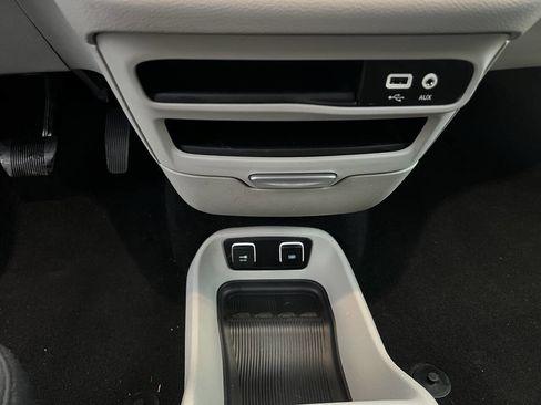 Used 2017 Chrysler Pacifica Touring image 13