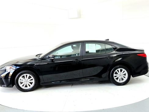 Used 2025 Toyota Camry LE FWD image 3