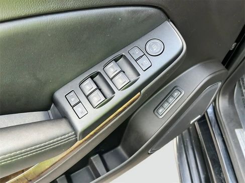 Used 2017 Chevrolet Tahoe LT image 18