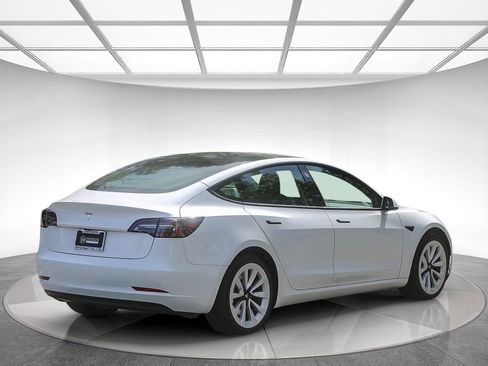 Used 2023 Tesla Model 3 Standard Range image 4