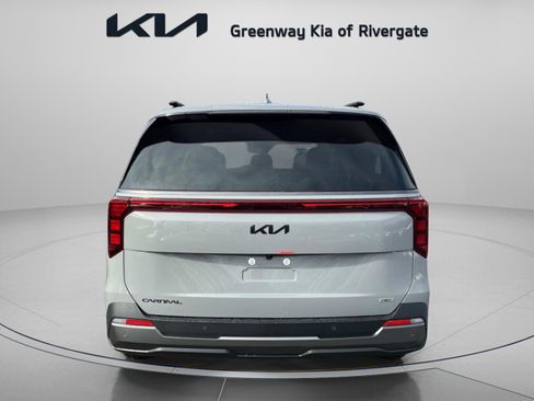 New 2026 Kia Carnival SX w/ SX Dark Edition Package FWD image 6