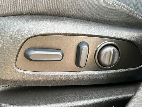 Used 2023 Chevrolet Equinox LT image 18