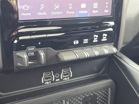 New 2026 RAM 2500 Laramie w/ Night Edition AWD/4WD image 37