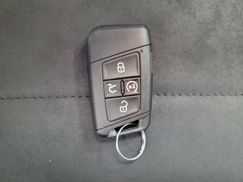 Used 2024 Volkswagen Taos SE image 32