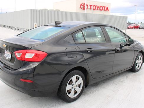 Used 2017 Chevrolet Cruze LS image 3